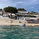 Franka Saplunara Gostinjska kuća Saplunara