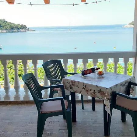 Franka Saplunara Gostinjska kuća 4*